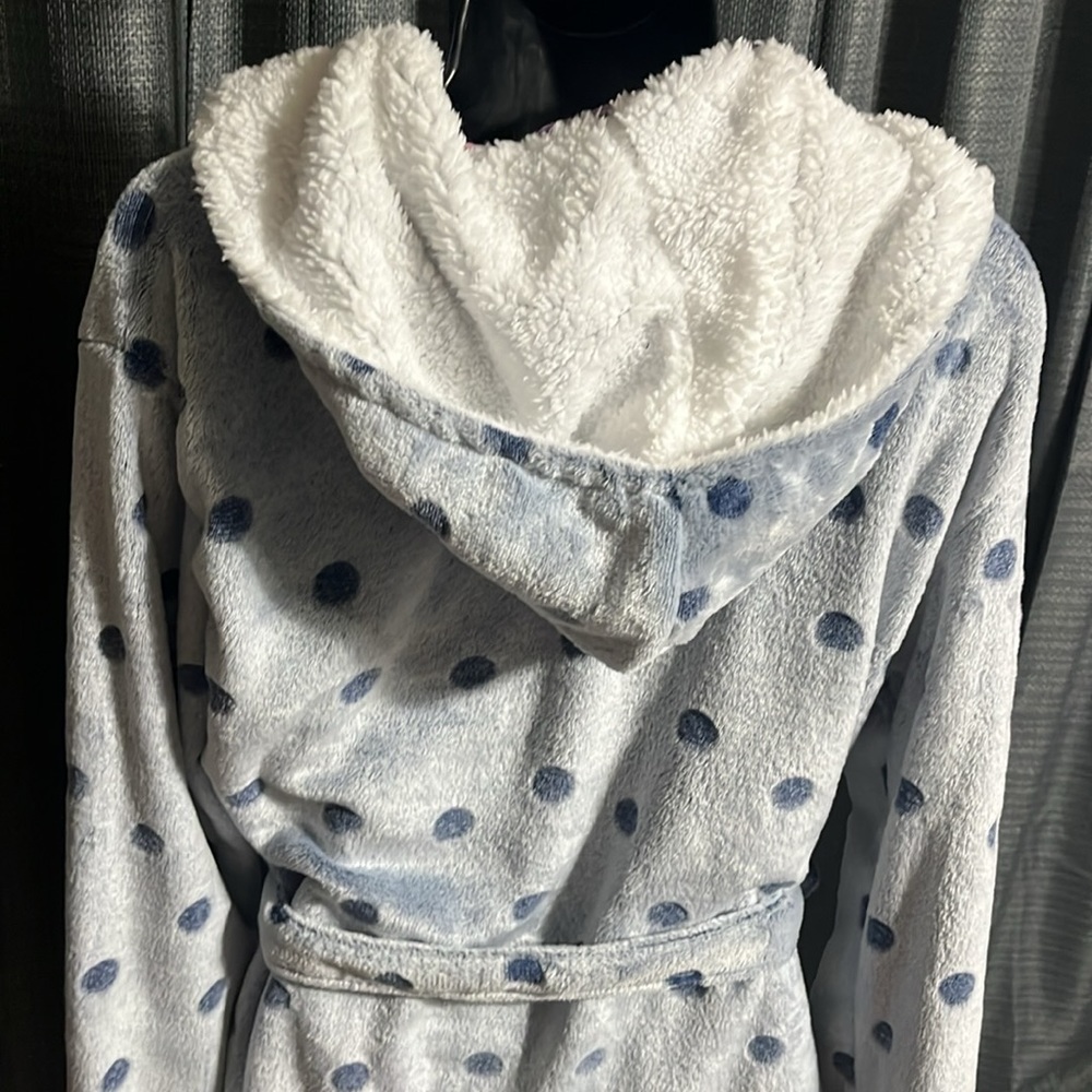 NWOT Women’s Robe - Picture 3 of 6